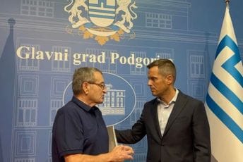 Mještani Gornje Vrbice održali sastanak sa predstavnicima Glavnog grada: Za deset dana stiže asfalt, rješenje za vodu jos traže Mještani Gornje Vrbice održali sastanak sa predstavnicima Glavnog grada: Za deset dana stiže asfalt, rješenje za vodu jos traže