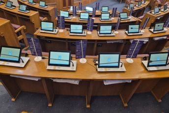 Čarapić objavio fotografije sa karticama PES-a, poručio Mugoši: Nije lijepo lagati Čarapić objavio fotografije sa karticama PES-a, poručio Mugoši: Nije lijepo lagati