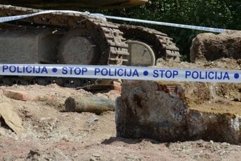 Incident na plaži u Trogiru: Nakon svađe ukrao bager pa mašinom krenuo da napadne muškarca