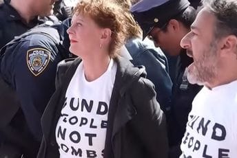 (VIDEO) Oskarovka Susan Sarandon uhapšena na propalestinskom protestu u Njujorku