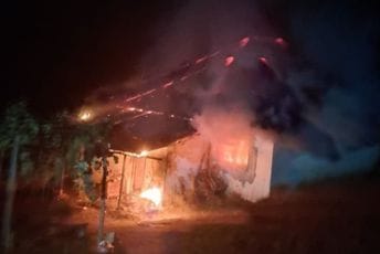 Bijelo Polje: U požaru izgorjela kuća, porodica ostala bez krova and glavom
