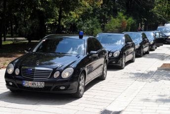Od Mercedesa do Rovera: Vlada za servis službenih automobila izdvaja 30.000 eura