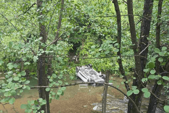 Put Bijelo Polje - Mojkovac: Auto sletio u rijeku
