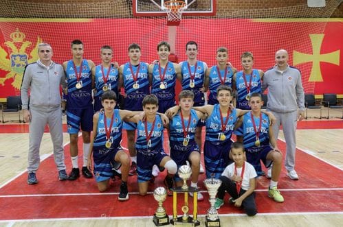 (FOTO) BU2 Stars osvojio memorijal posvećen Jovanu i Vukanu