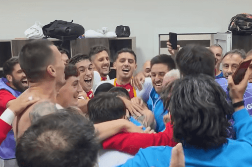 "Ti si naša prva ljubav": Pogledajte slavlje 'sokola' nakon trijumfa u Jerevanu (VIDEO)