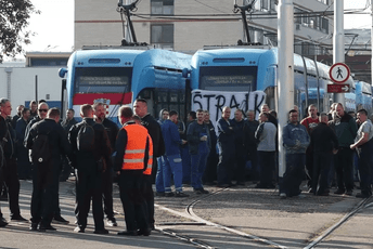 Štrajk vozača i čistača u Zagrebu se nastavlja, gradonačelnik poručio da ne pristaje na ultimatume sindikalista Štrajk vozača i čistača u Zagrebu se nastavlja, gradonačelnik poručio da ne pristaje na ultimatume sindikalista