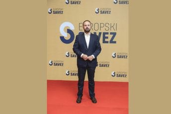 Šahman: Preživio Mandić, ali i fotelje Bošnjačke stranke sa njim Šahman: Preživio Mandić, ali i fotelje Bošnjačke stranke sa njim