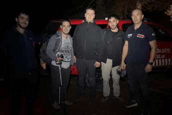 (VIDEO) Sa Durmitora evakuisana trojica turista, jedan od njih se kroz planinske vrleti kretao u sandalama (VIDEO) Sa Durmitora evakuisana trojica turista, jedan od njih se kroz planinske vrleti kretao u sandalama
