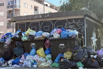 Zagreb: Sud štrajk proglasio nezakonitim, kamioni Čistoće na ulicama Zagreb: Sud štrajk proglasio nezakonitim, kamioni Čistoće na ulicama