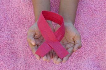 Oktobar u znaku borbe protiv raka dojke: Ministarstvo zdravlja apeluje na preventivne preglede Oktobar u znaku borbe protiv raka dojke: Ministarstvo zdravlja apeluje na preventivne preglede
