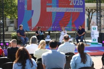 Međunarodni festival književnosti: Predstavljene "Komske bajke", "Piramida duša", 3D izložba... Međunarodni festival književnosti: Predstavljene "Komske bajke", "Piramida duša", 3D izložba...