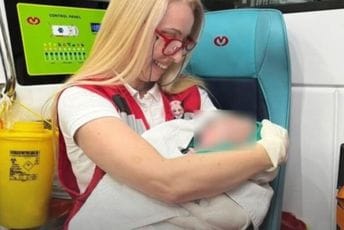Dječak došao na svijet ispred kuće u Zeti Dječak došao na svijet ispred kuće u Zeti
