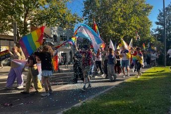 Policija: Oko 350 učesnika na Prajdu, skup protekao mirno Policija: Oko 350 učesnika na Prajdu, skup protekao mirno
