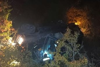 Šavnik: Sletjelo vozilo u kanjon rijeke Komarnice, jedna osoba povrijeđena Šavnik: Sletjelo vozilo u kanjon rijeke Komarnice, jedna osoba povrijeđena