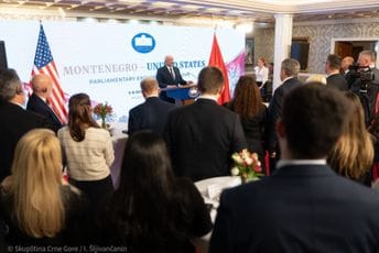 Mandić: Program parlamentarne razmjene otvara novo doba odnosa Crne Gore i Sjedinjenih Američkih Država Mandić: Program parlamentarne razmjene otvara novo doba odnosa Crne Gore i Sjedinjenih Američkih Država