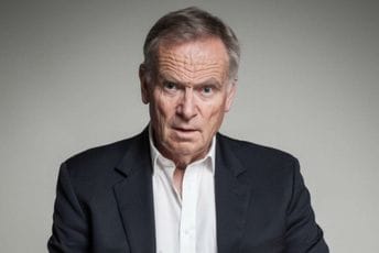 Preminuo Džefri Arčer, britanski pisac bestselera i političar