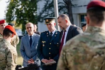 Krapović: Vojska Crne Gore dobija savremeno naoružanje i napredne sisteme za obuku Krapović: Vojska Crne Gore dobija savremeno naoružanje i napredne sisteme za obuku
