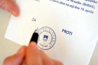 Slovenci na referendumu 11. oktobra odlučuju i o pravu stranaca na glasanje na lokalnim izborima Slovenci na referendumu 11. oktobra odlučuju i o pravu stranaca na glasanje na lokalnim izborima