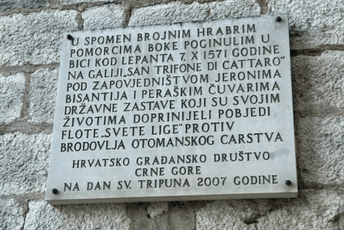 U Kotoru položeni vijenci u sjećanje na poginule u boju sa Osmanlijama U Kotoru položeni vijenci u sjećanje na poginule u boju sa Osmanlijama