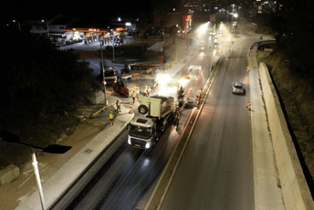 (FOTO) Počelo postavljanje završnog sloja na bulevaru Tivat - Jaz
