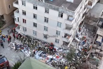 (VIDEO) Urušila se stambena zgrada u Istanbulu: Najmanje sedam osoba zarobljeno, među njima i šestogodišnje dijete