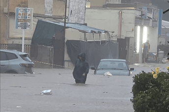 (VIDEO) Nevrijeme i poplave na jugu Italije, škole zatvorene u 46 opština (VIDEO) Nevrijeme i poplave na jugu Italije, škole zatvorene u 46 opština