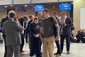 Protjerani Rusi bi za Beograd: Na aerodrom ih ispratio ambasador