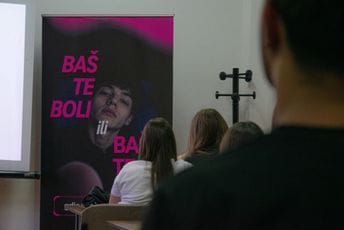 Kampanja Crnogorskog Telekoma „Baš te boli“ u školama - mladi otvoreno o granici između šale i govora mržnje Kampanja Crnogorskog Telekoma „Baš te boli“ u školama - mladi otvoreno o granici između šale i govora mržnje