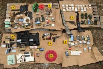 Tri osobe uhapšene u Podgorici: Policija našla arsenal oružja, više od 2.000 metaka i sedam bombi