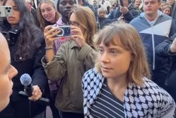 (VIDEO) Greta Tunberg pridružila se francuskim srednjoškolcima koji protestuju zbog loših uslova u školama (VIDEO) Greta Tunberg pridružila se francuskim srednjoškolcima koji protestuju zbog loših uslova u školama
