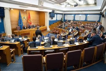 Usvojene izmjene Ustava o imunitetu, opozicija napustila salu tokom glasanja o članovima Sudskog savjeta