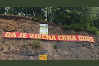 Odbačena krivična prijava protiv Bulatović i Vlahovića zbog uklanjanja transparenta "Da je vječna Crna Gora"