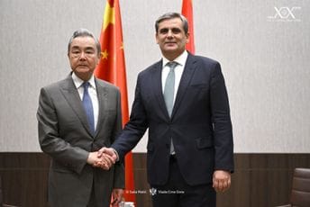 Vang Ji stigao u Podgoricu: Prva posjeta šefa kineske diplomatije od obnove nezavisnosti Vang Ji stigao u Podgoricu: Prva posjeta šefa kineske diplomatije od obnove nezavisnosti