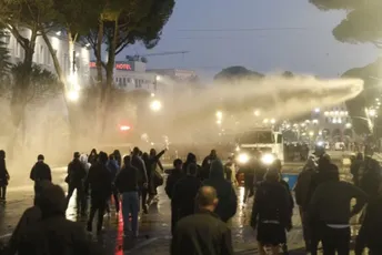 Rama: Albanija neće biti ničiji talac; Beriša: Podnesi ostavku odmah, ne vodi nas u građanski sukob Rama: Albanija neće biti ničiji talac; Beriša: Podnesi ostavku odmah, ne vodi nas u građanski sukob