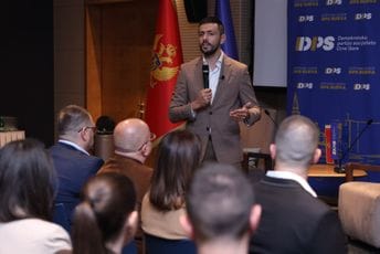 Živković u Budvi: Nove mjere iz Plana za sve su poruka svakom mladom čovjeku da Crna Gora vjeruje u njega i da mu je mjesto ovdje Živković u Budvi: Nove mjere iz Plana za sve su poruka svakom mladom čovjeku da Crna Gora vjeruje u njega i da mu je mjesto ovdje