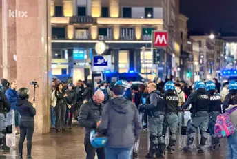 Centar Milana blokiran nakon protesta: Metro kod katedrale zatvoren, helikopteri nadlijeću grad Centar Milana blokiran nakon protesta: Metro kod katedrale zatvoren, helikopteri nadlijeću grad