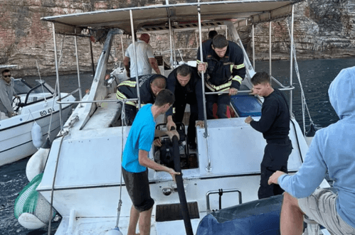 Budva: Zapalio se čamac sa 20 osoba kod Svetog Nikole
