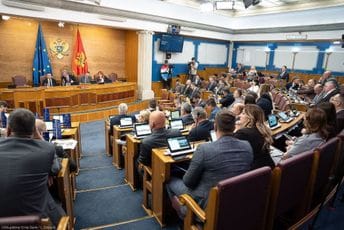 Danas nastavak premijerskog sata: Na pitanja poslanika odgovaraju dvojica ministara Danas nastavak premijerskog sata: Na pitanja poslanika odgovaraju dvojica ministara