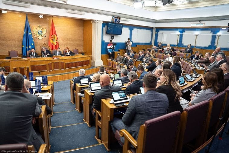 Danas nastavak premijerskog sata: Na pitanja poslanika odgovaraju dvojica ministara Danas nastavak premijerskog sata: Na pitanja poslanika odgovaraju dvojica ministara