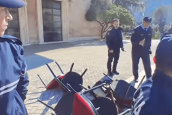 Demonstranti pobacali Ramine stolice: Novi skup u Tirani, studente podržali i profesori