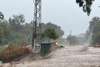 (VIDEO) Snažno nevrijeme pogodilo Francusku: Poplavljene kuće, bujice odnose automobile (VIDEO) Snažno nevrijeme pogodilo Francusku: Poplavljene kuće, bujice odnose automobile