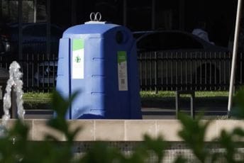 Podgorica dobila 25 novih zvona za odlaganje ambalažnog stakla: Mreža bi mogla biti proširena i u prigradskim naseljima Podgorica dobila 25 novih zvona za odlaganje ambalažnog stakla: Mreža bi mogla biti proširena i u prigradskim naseljima