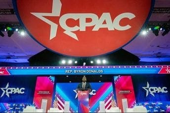Američki desničari ipak održavaju konferenciju u Evropi: Nakon pada Orbana stižu u Beograd Američki desničari ipak održavaju konferenciju u Evropi: Nakon pada Orbana stižu u Beograd
