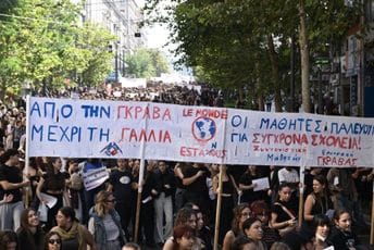 (VIDEO) "Od Grčke do Francuske, novac za obrazovanje": Hiljade studenata i nastavnika marširaju ulicama Atine protestujući zbog visokih troškova života