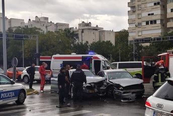 Udes u centru Bara, saobraćaj tekao usporeno