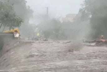 (VIDEO) Oluje i poplave na jugu Francuske: Tri osobe poginule, 250 ljudi smješteno u privremene centre za evakuaciju