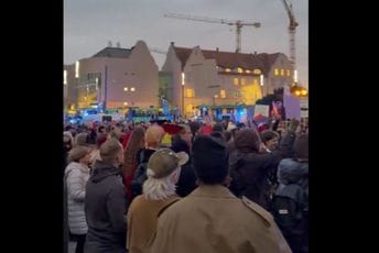 (VIDEO) "Crveni karton za abortus": Protesti u Poljskoj zbog strogih zakona