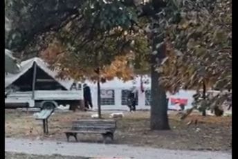 (VIDEO) Beograd: Postavljaju šatore u Pionirskom parku, na licu mjesta je i policija