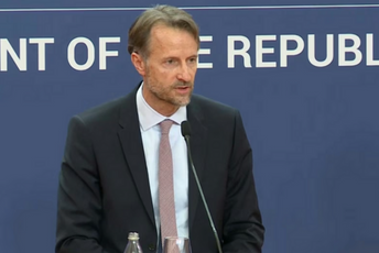 Šef delegacije EU u Srbiji: Zabrinuti smo zbog incidenata na više birališta, pozivamo sve aktere da ostanu mirni