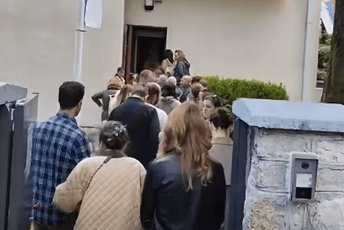 Podgorica: U Ambasadi Srbije izlaznost do 19 časova iznosila 79,6 odsto